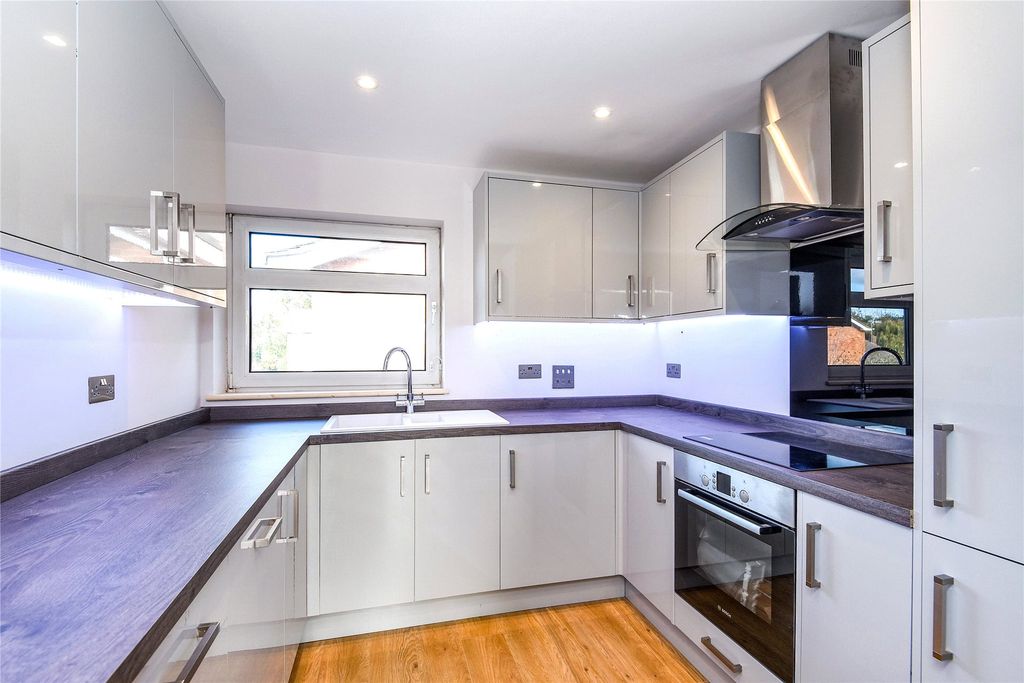 Property photo 2 of 8 Kitchen