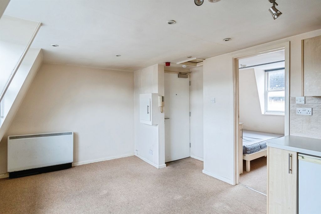 Property photo 3 of 8