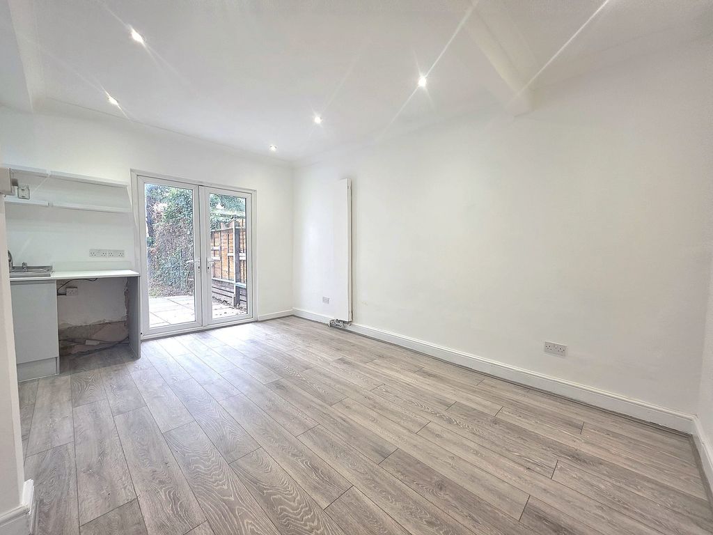 Property photo 3 of 12 8