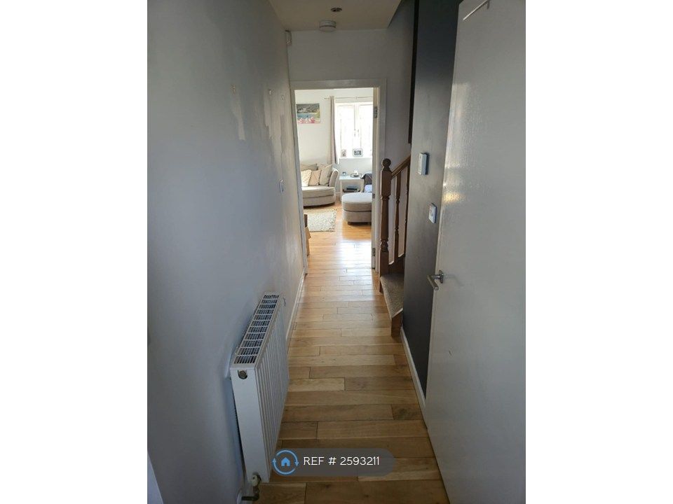 Property photo 2 of 25 Entrance Hall