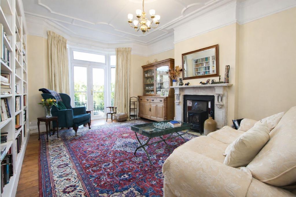 Property photo 3 of 26 Reception2