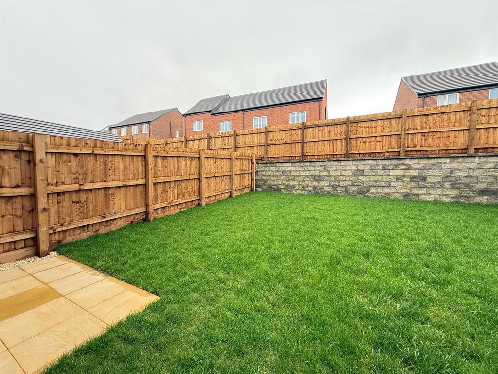 Property photo 3 of 18 Garden.Jpg