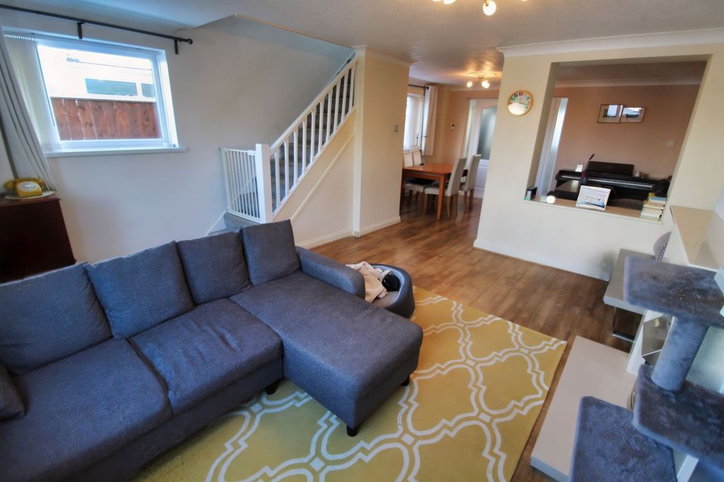 Property photo 2 of 18 Lounge