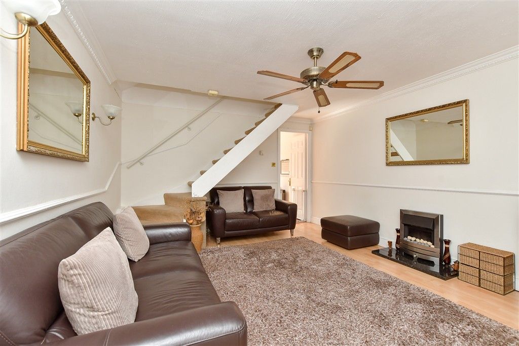 Property photo 3 of 9 Lounge