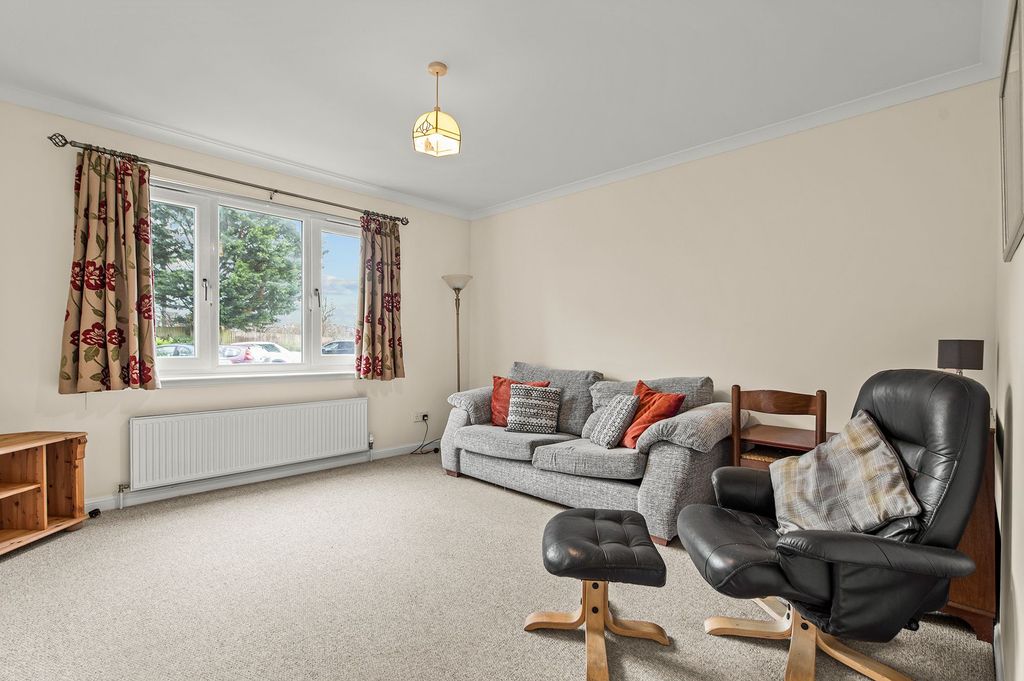 Property photo 3 of 11