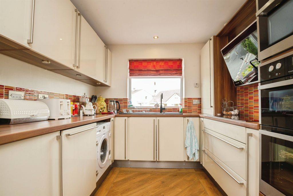 Property photo 3 of 16