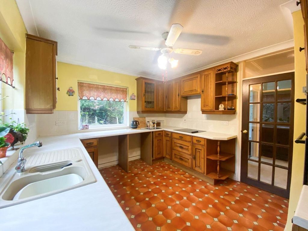 Property photo 3 of 19 4A3732A1-76c6-46E6-847A-2c7E468B1537.Jpg