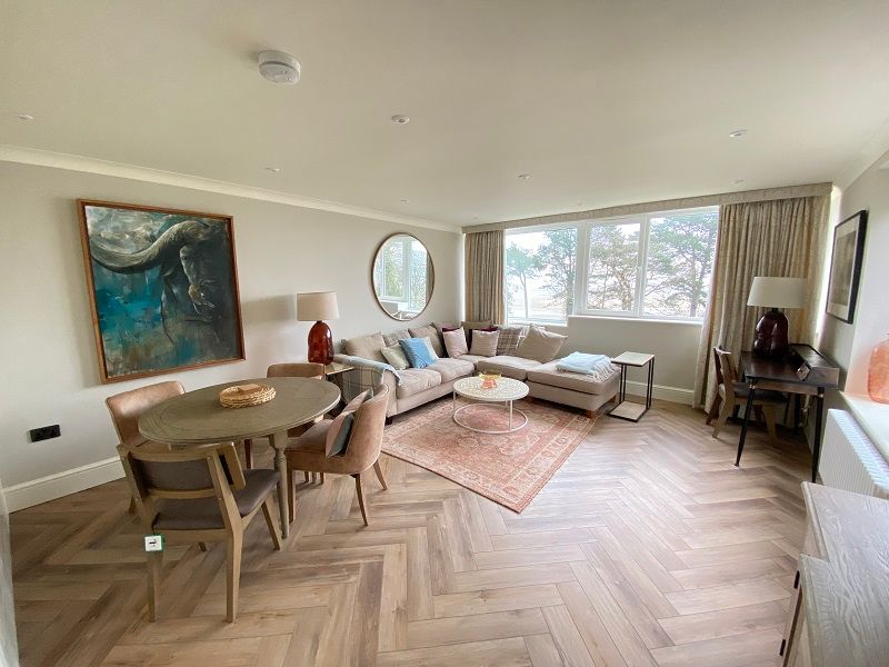 Property photo 2 of 10 Lounge