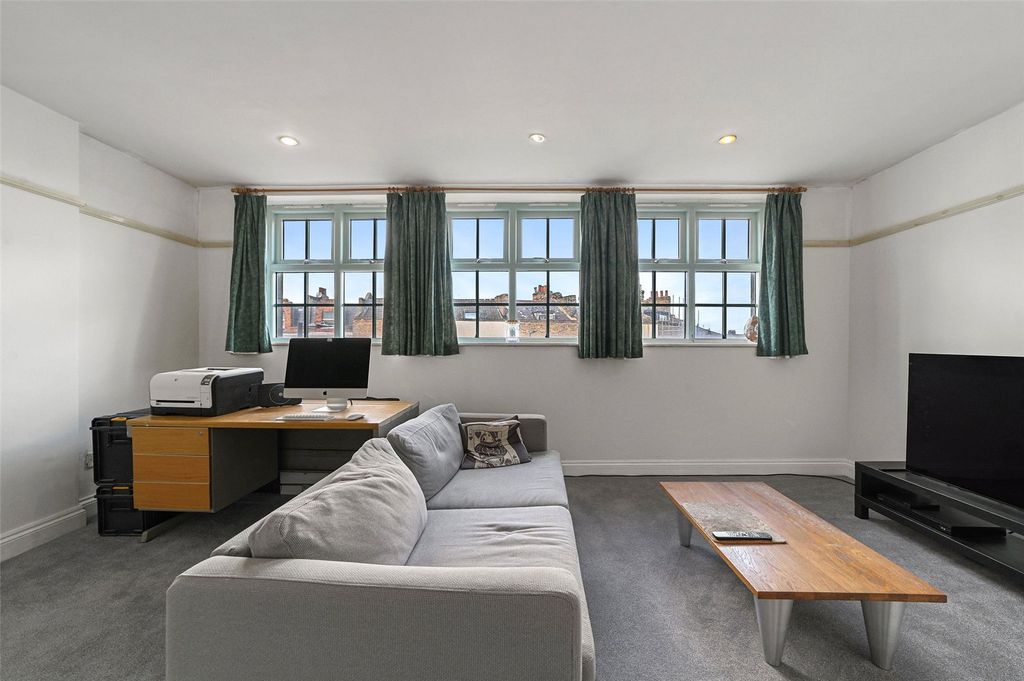 Property photo 3 of 14 Reception Room