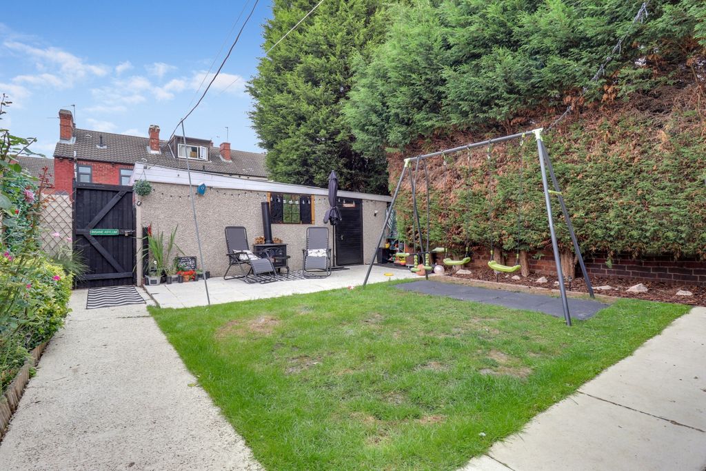 Property photo 2 of 19 2- Rob Hammond Ewemove Pontefract