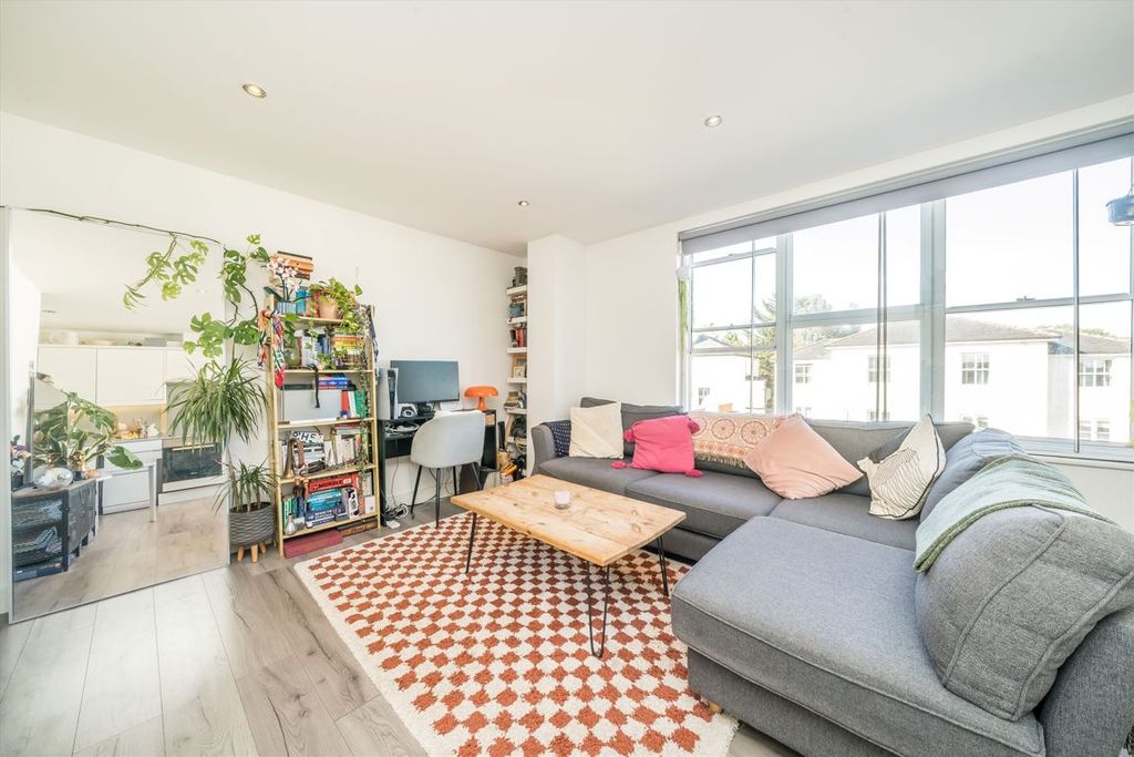 Property photo 2 of 6