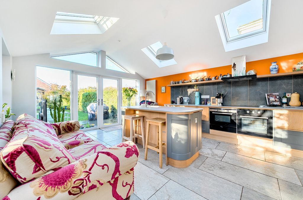 Property photo 2 of 17 1380190-8-69120Ae...