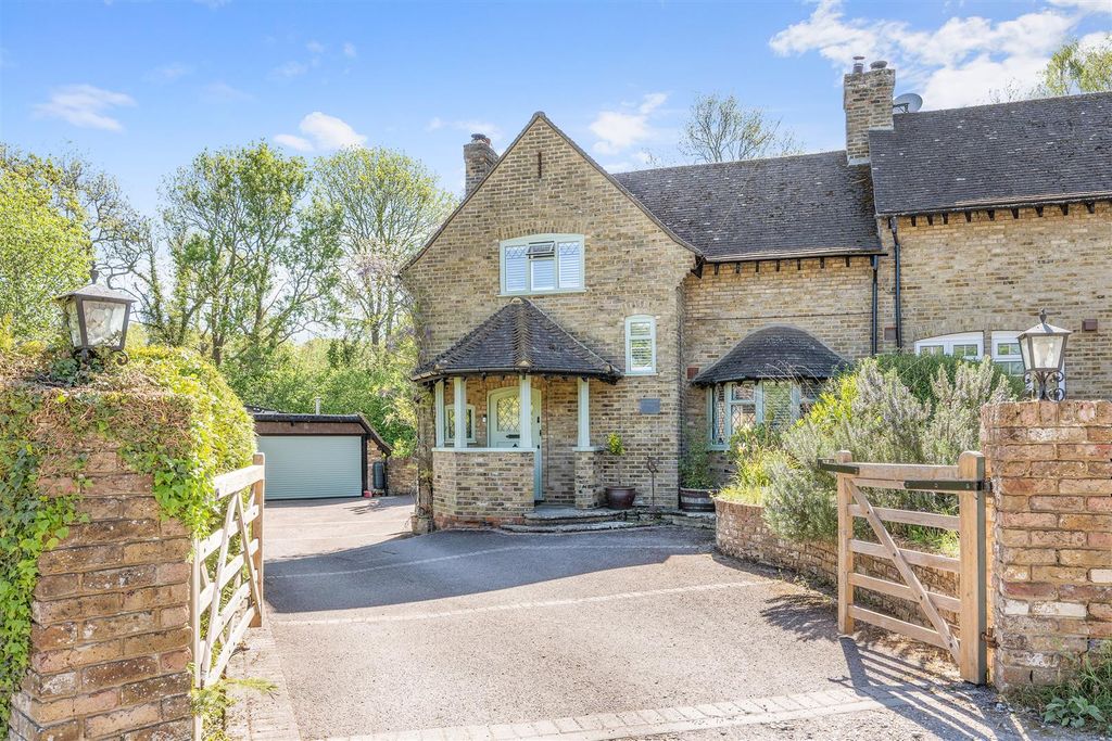 Property photo 1 of 27 Hookwood Cottage, 7- (28).Jpg