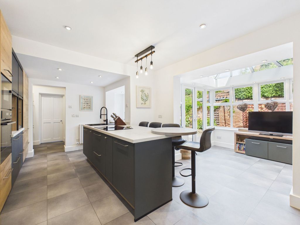 Property photo 2 of 30 Open-Plan Kitchen