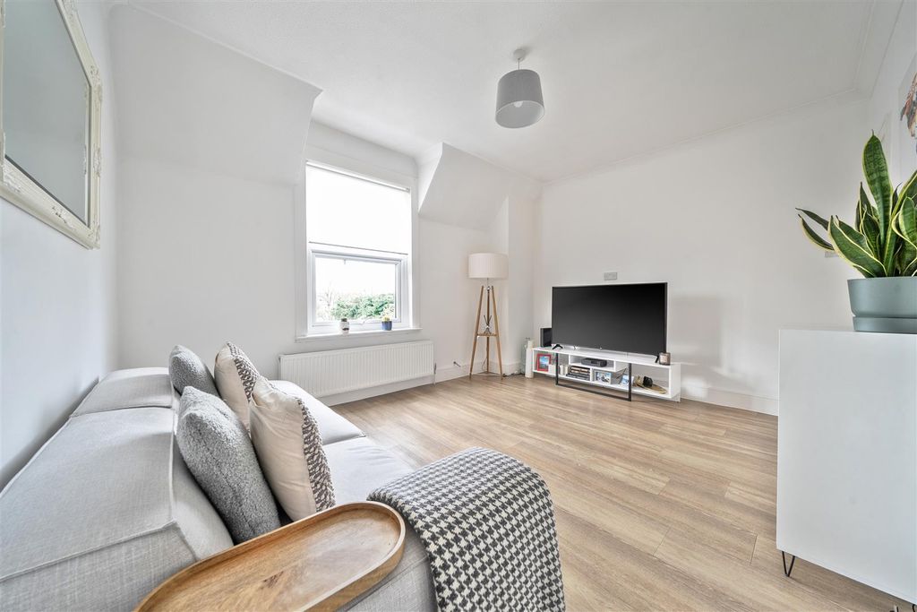 Property photo 3 of 13 1429818-6.Jpg