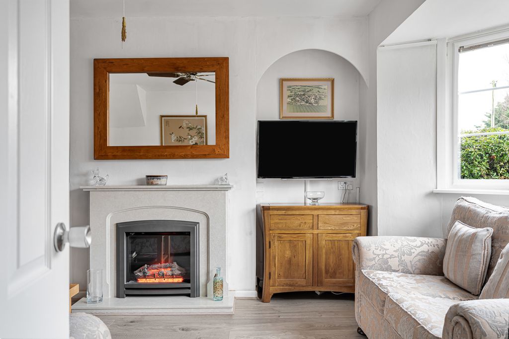 Property photo 2 of 19 Sitting Room