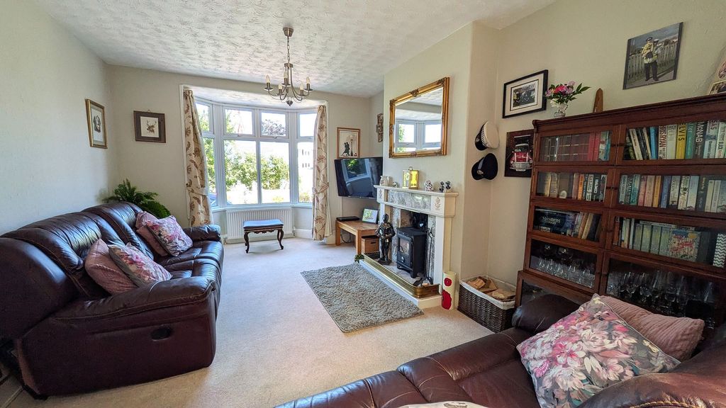 Property photo 2 of 33