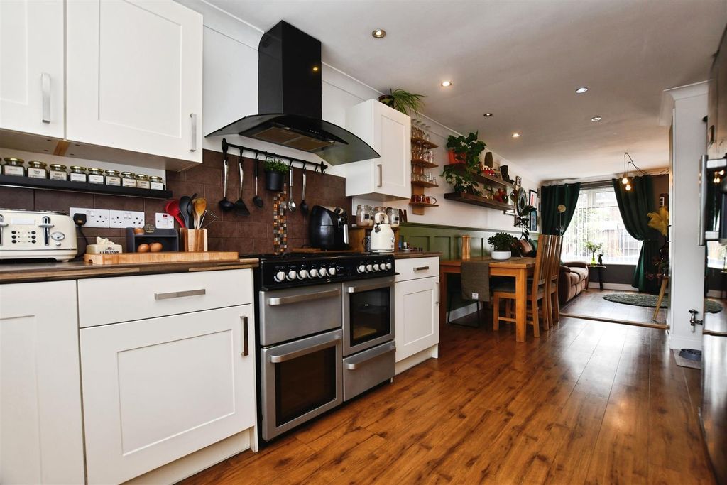 Property photo 3 of 31 Fitted Dining Kitchen
