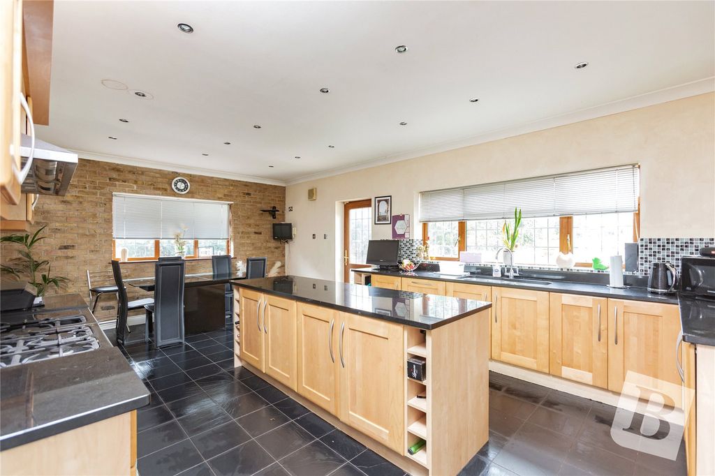 Property photo 2 of 20 Kitchen