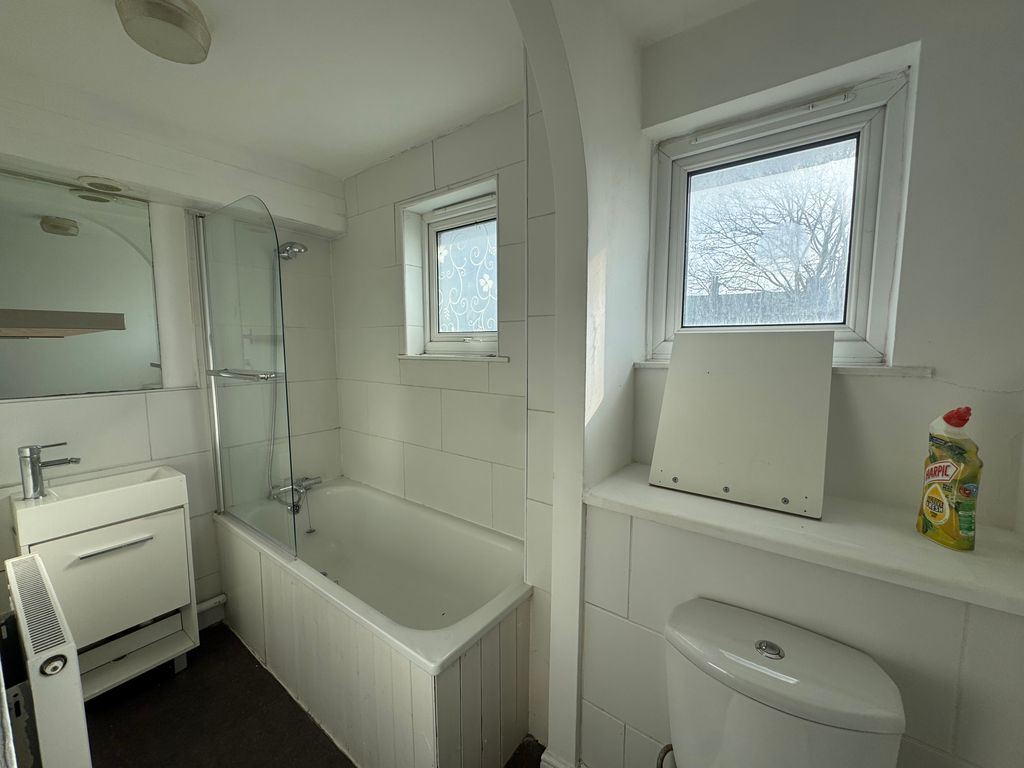 Property photo 2 of 5 Bathroom