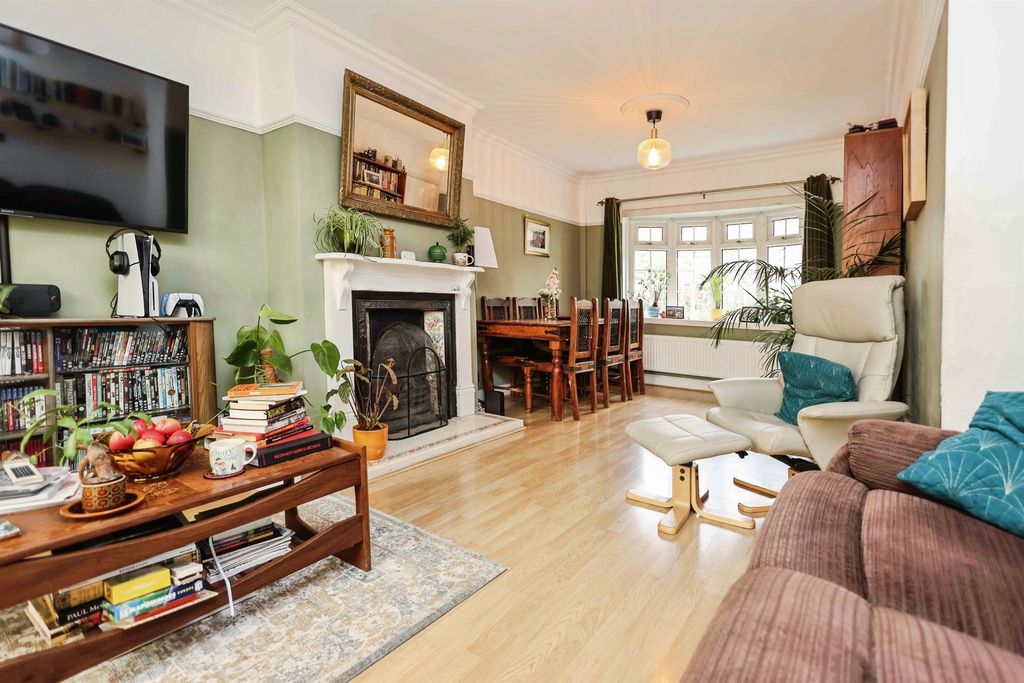 Property photo 2 of 18