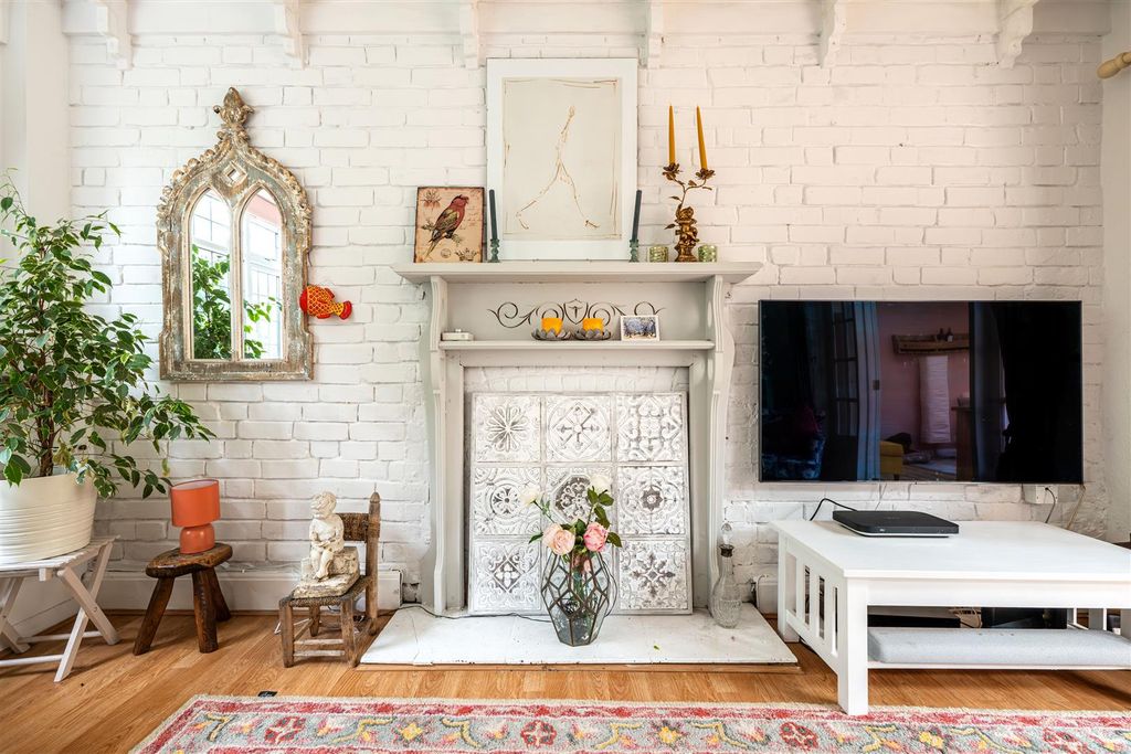 Property photo 3 of 18 Feature