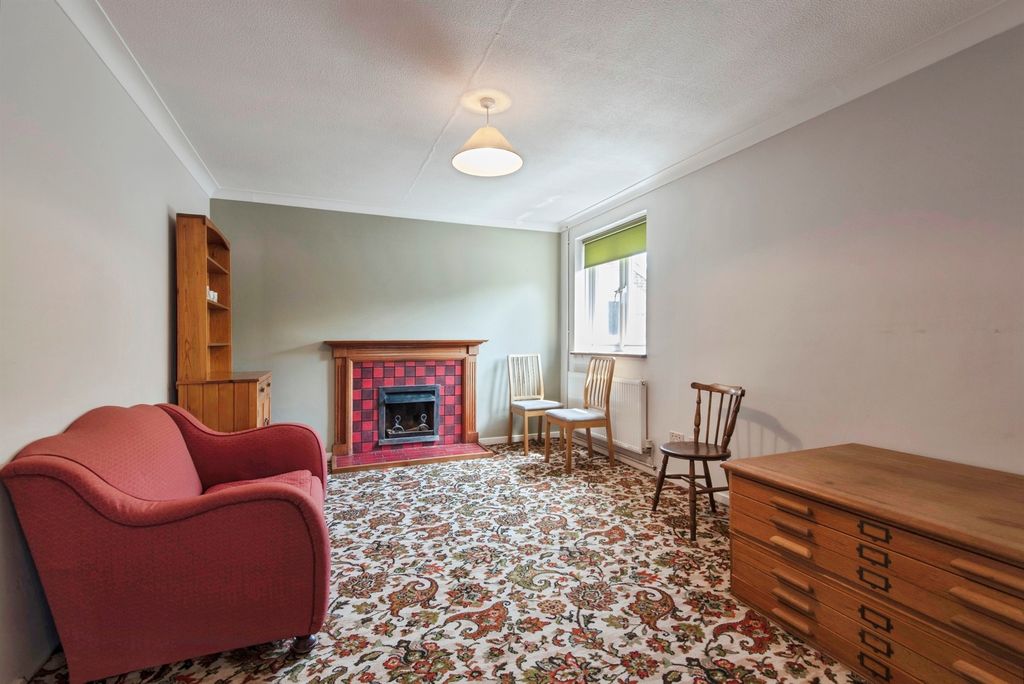 Property photo 2 of 17