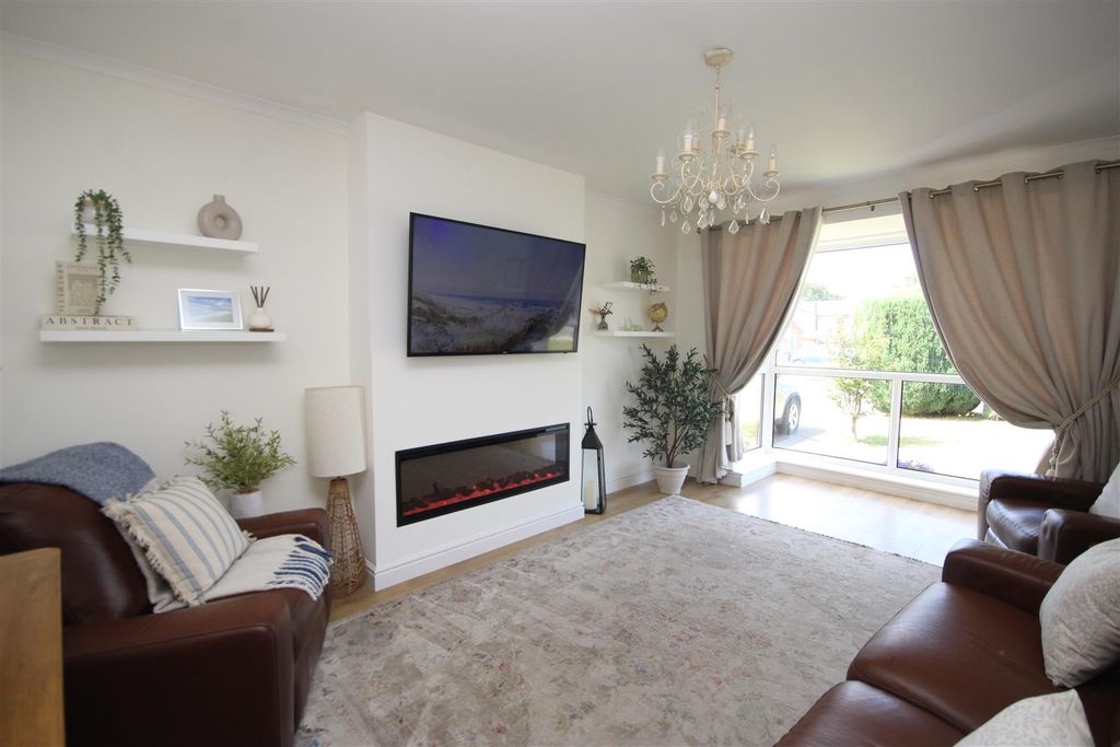 Property photo 2 of 16 Living Room