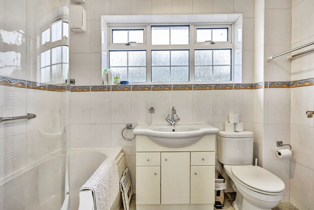 Additional image 14 of 4 bed detached house for saleGable Close, Daventry NN11