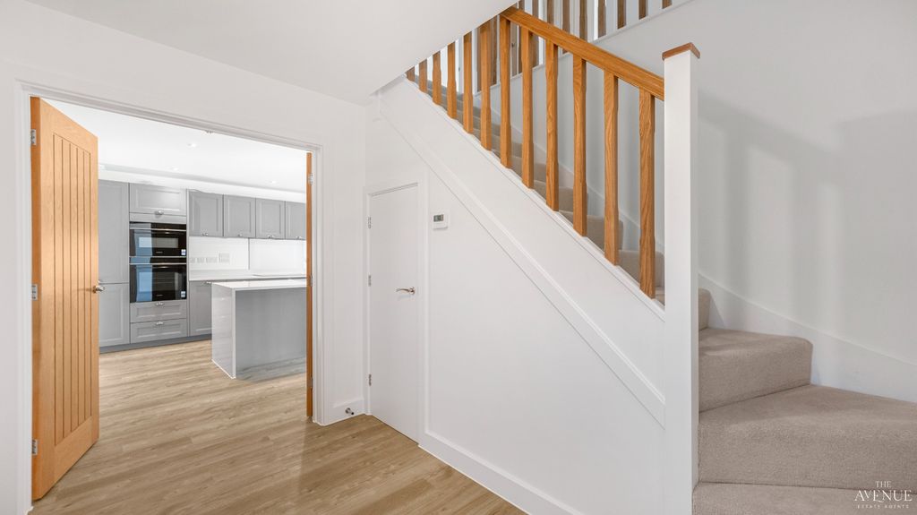 Property photo 2 of 56 5268574