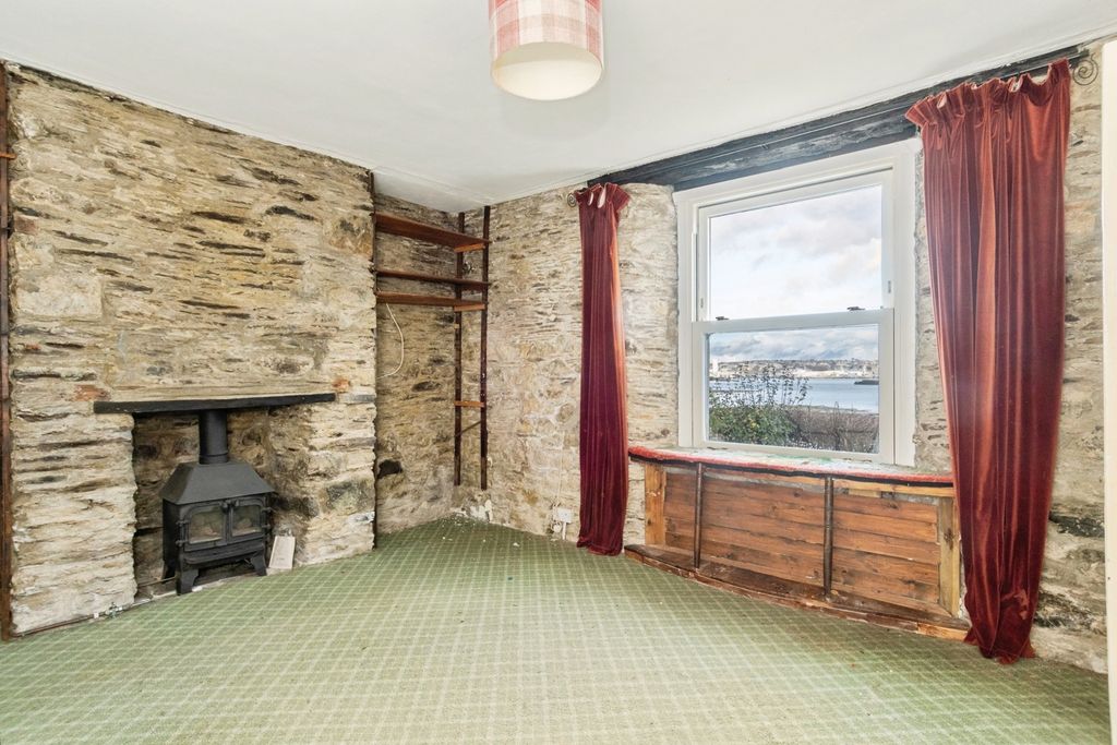 Property photo 2 of 17 Living Room