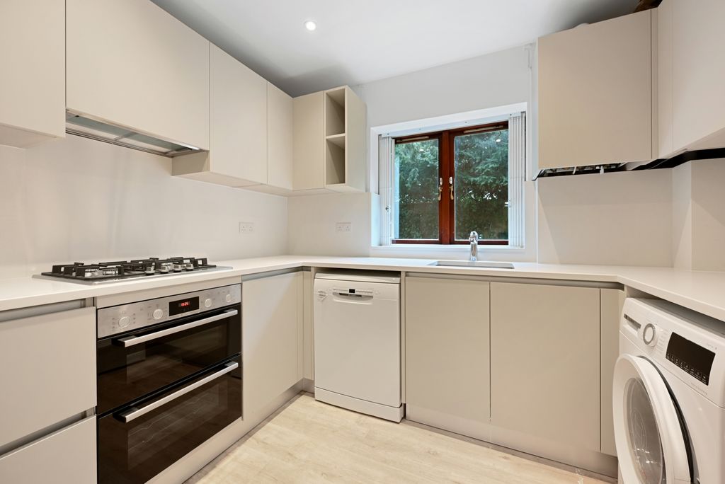 Property photo 3 of 13 Photo 4