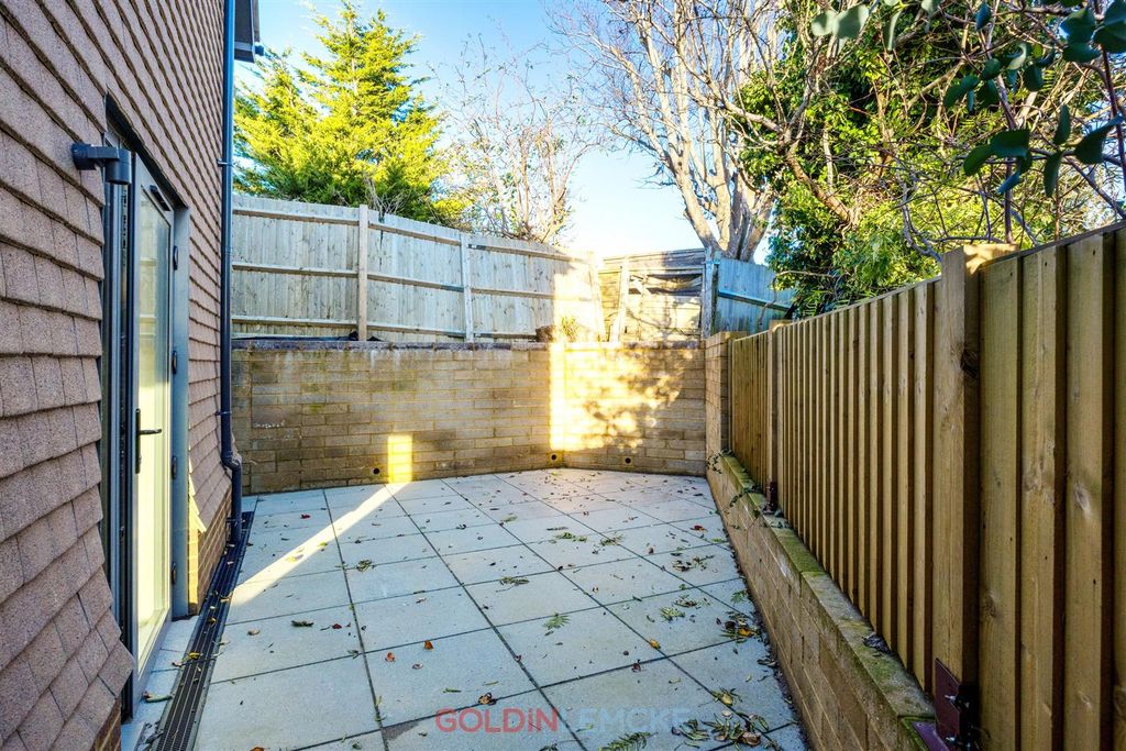 Property photo 2 of 12 Patio Garden Reversed