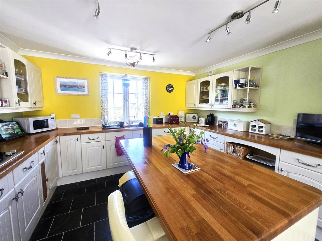 Property photo 3 of 28 Picture No. 14