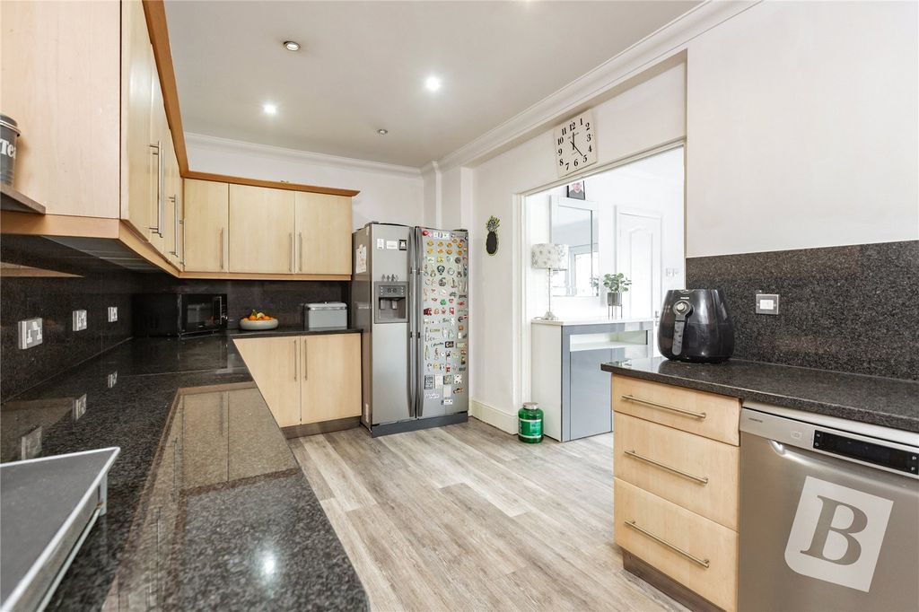 Property photo 3 of 16 Kitchen