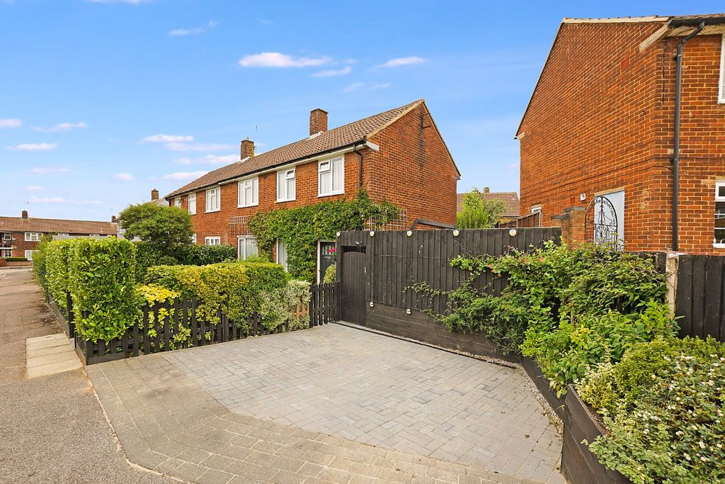 Property photo 2 of 25 4155067