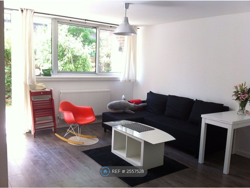 Property photo 1 of 7 Living Room