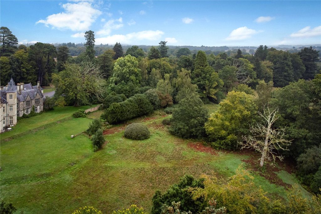 Property photo 2 of 33 House. Partnership