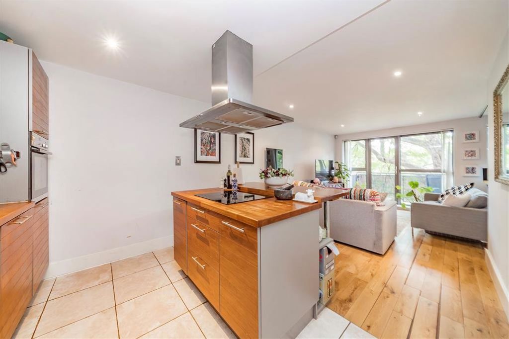 Property photo 2 of 8
