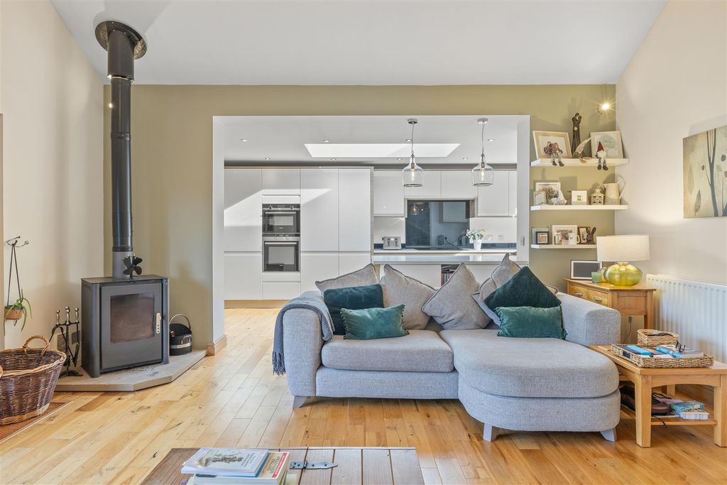 Property photo 2 of 23