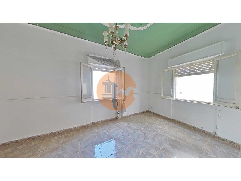 Property photo 2 of 25