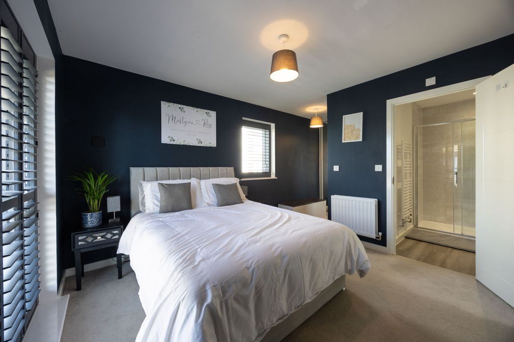 Property photo 2 of 15 Master Dressing Room