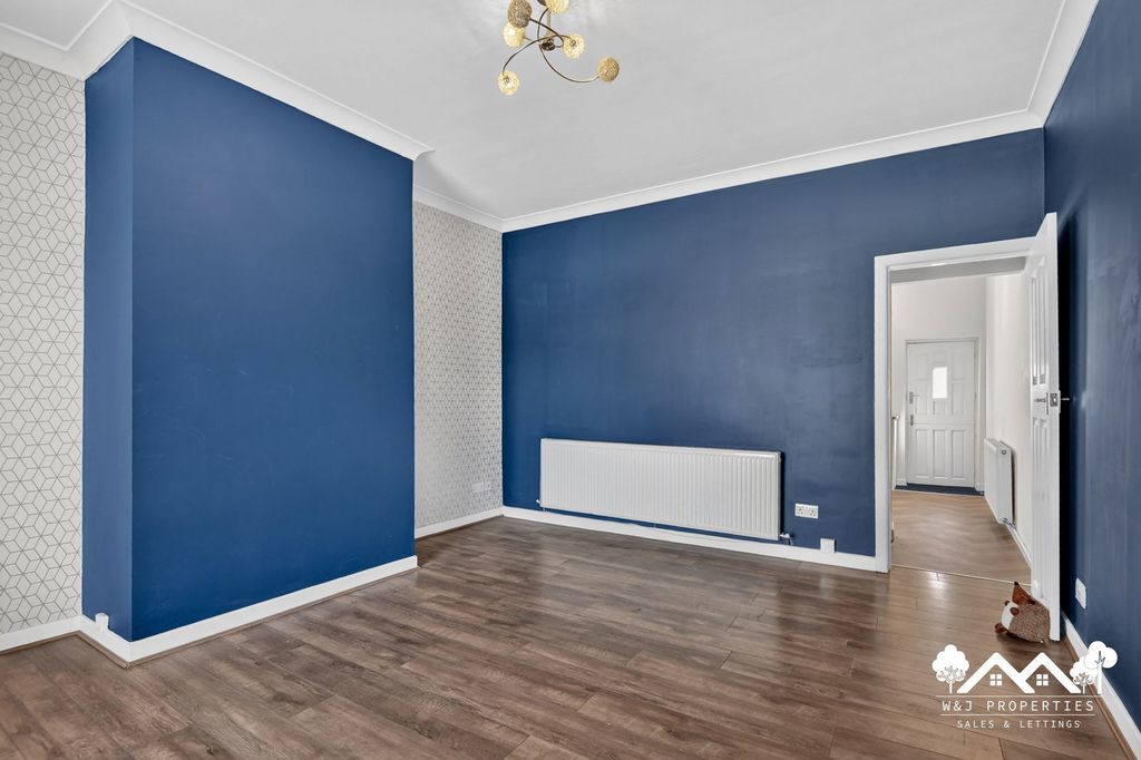 Property photo 2 of 28