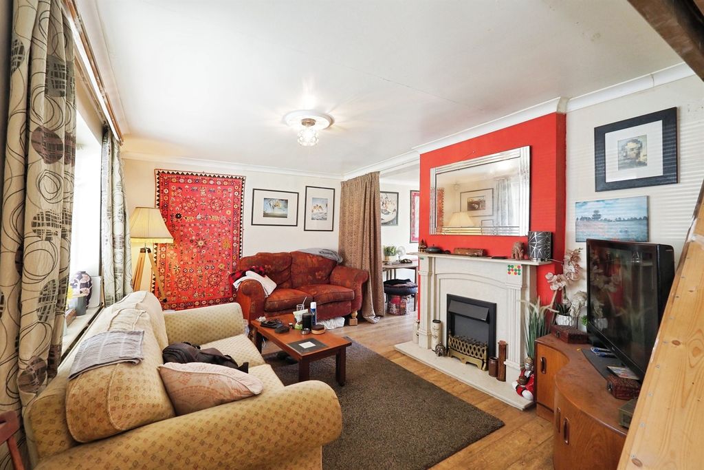 Property photo 2 of 17