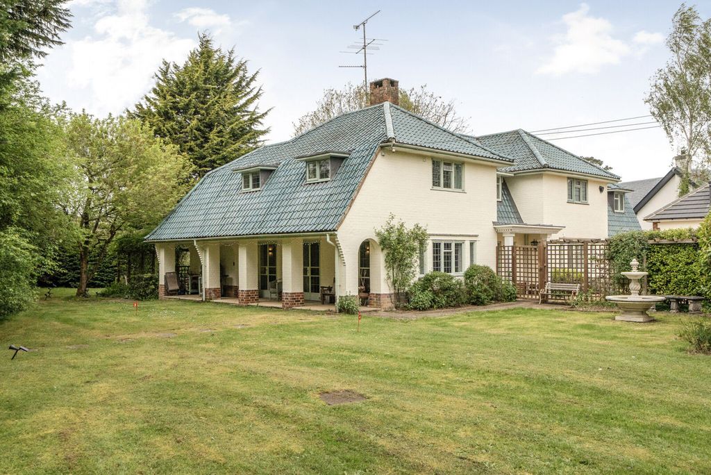 Property photo 1 of 34 6 Bedroom Detached House For Sale