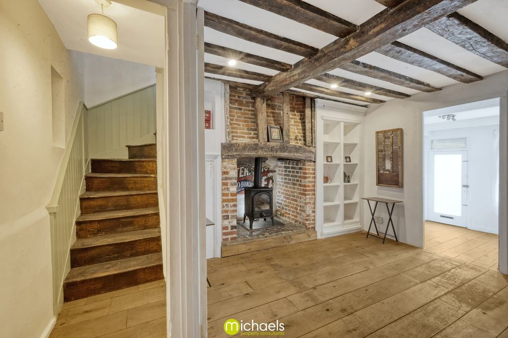 Property photo 2 of 31