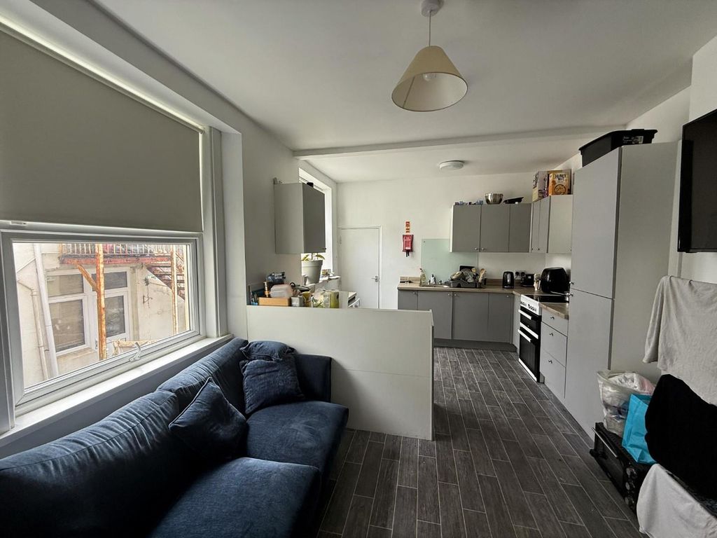 Property photo 2 of 7 Mildmay 25!!.Jpg