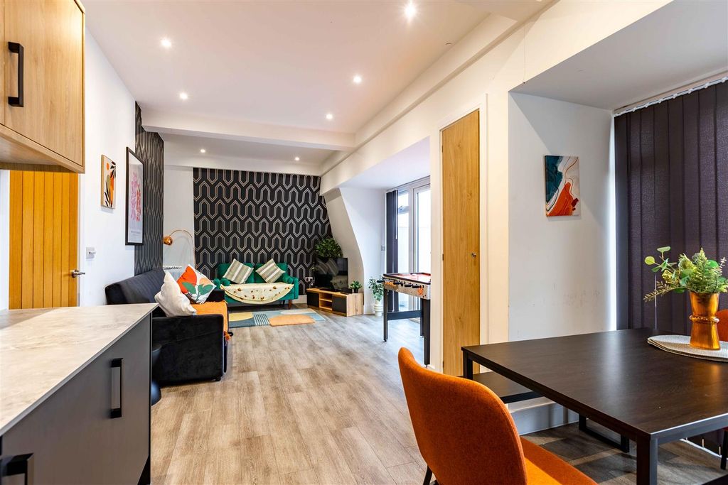 Property photo 2 of 20 The Penthouse-16.Jpg