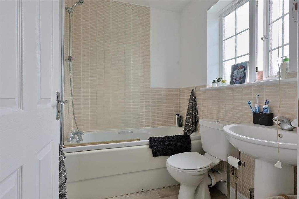 Property photo 3 of 14 Dbf968Aa-D9Ad-40Fb-B2Af-0Cbc6B30A30D_1_201_A.Jpeg