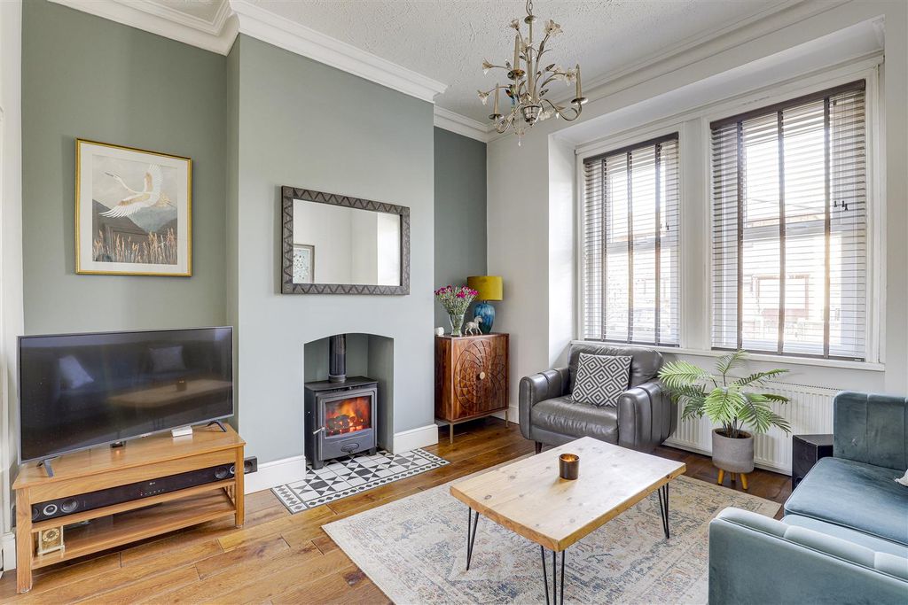 Property photo 2 of 24 32222.Jpg